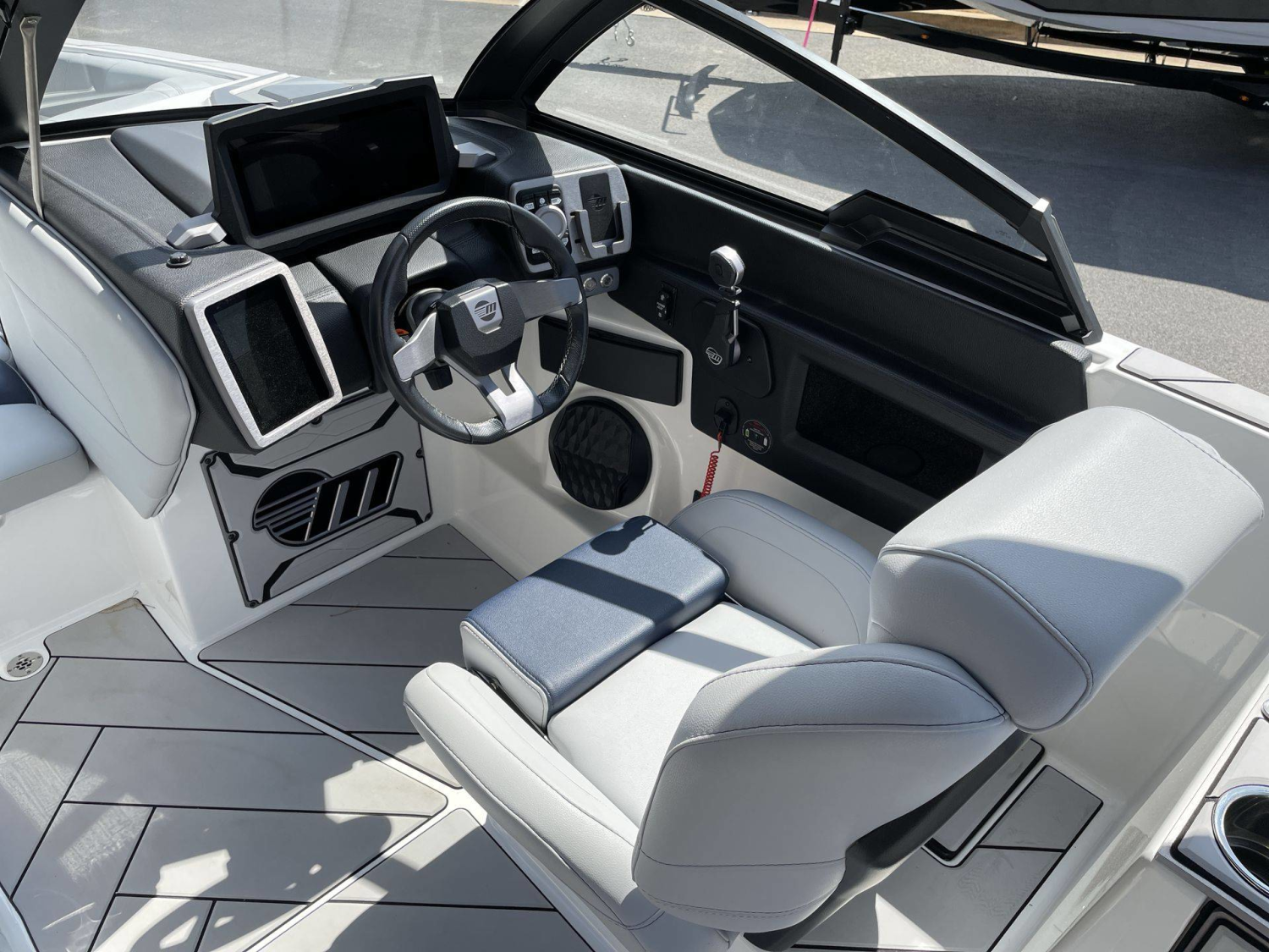 2023 Malibu 25 LSV