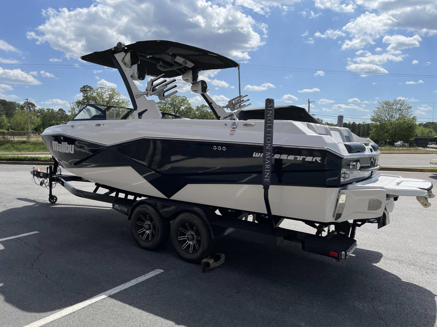 2023 Malibu 25 LSV
