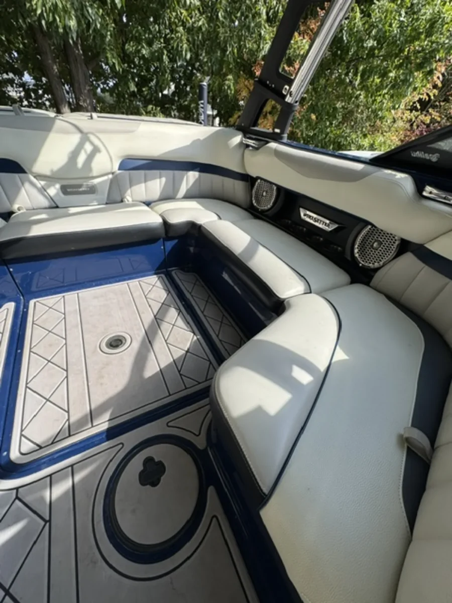 2013 Malibu Boats Wakesetter 20 MXZ for sale in Howell, Michigan