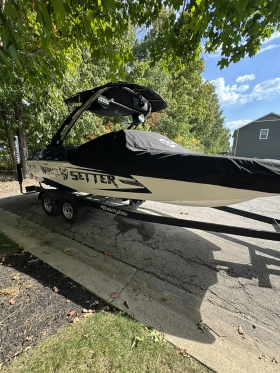 2013 Malibu Boats Wakesetter 20 MXZ for sale in Howell, Michigan