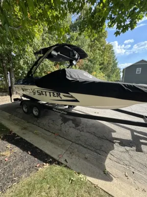 2013 Malibu Boats Wakesetter 20 MXZ for sale in Howell, Michigan