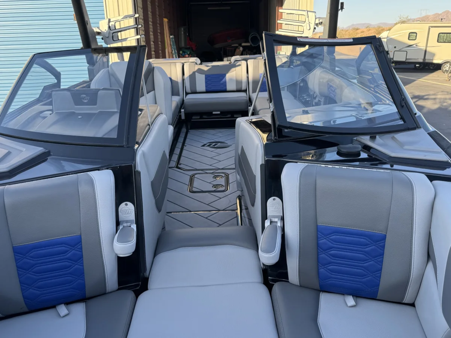 2022 Malibu Boats Wakesetter 25 LSV