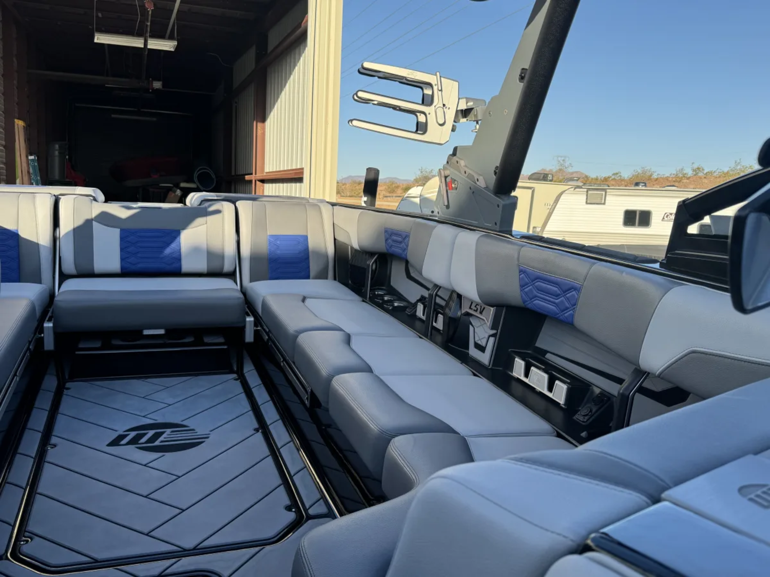 2022 Malibu Boats Wakesetter 25 LSV
