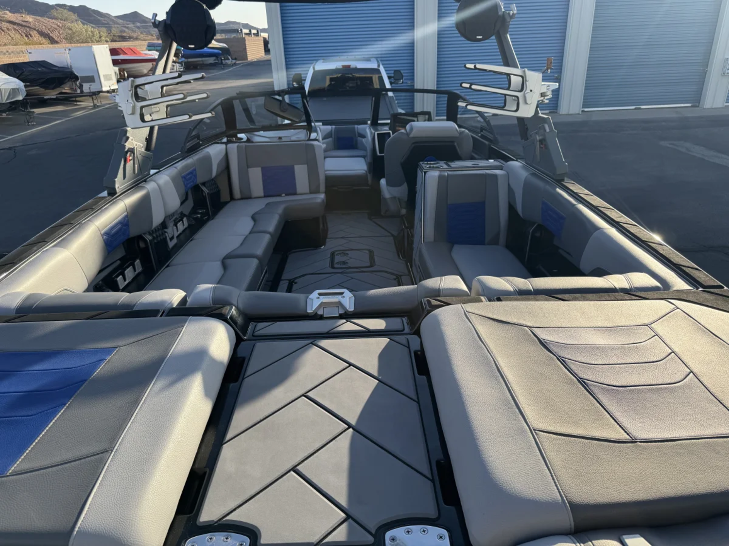 2022 Malibu Boats Wakesetter 25 LSV