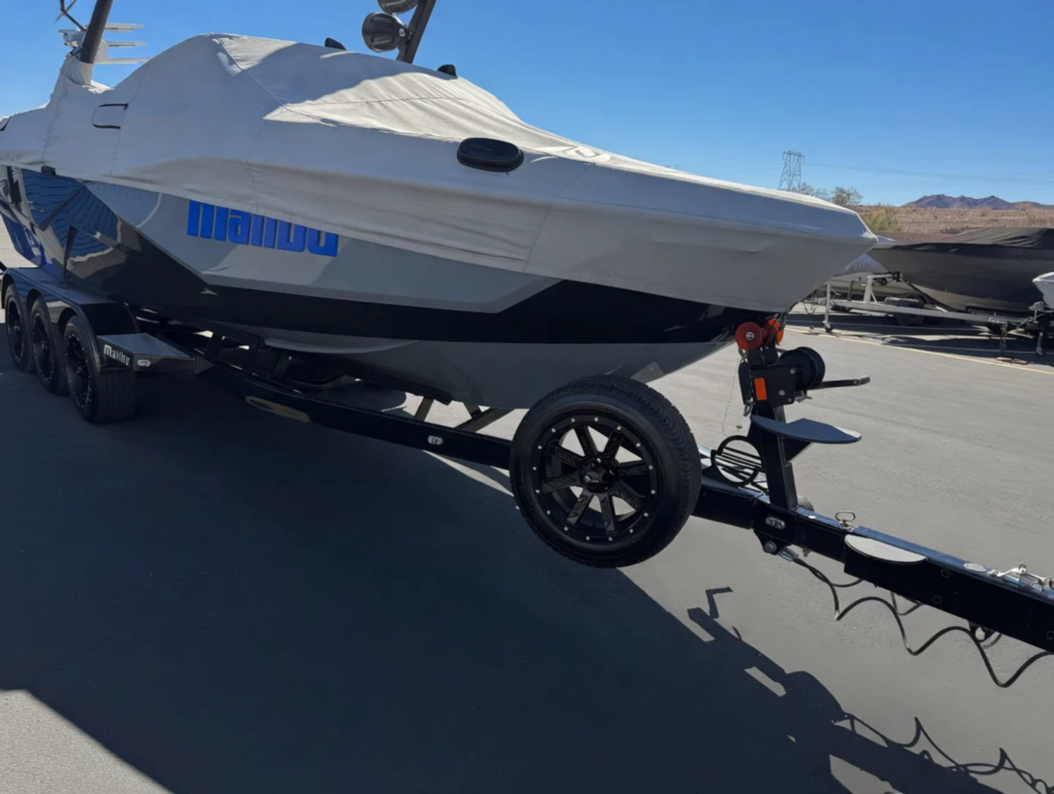 2022 Malibu Boats Wakesetter 25 LSV