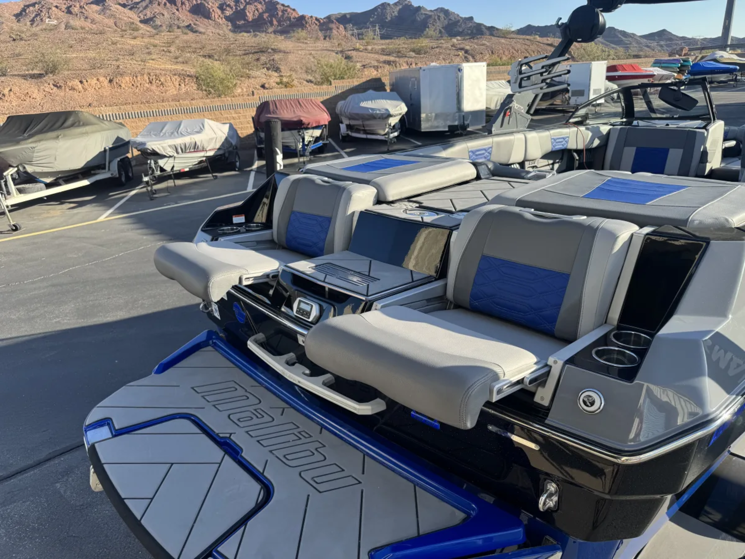 2022 Malibu Boats Wakesetter 25 LSV