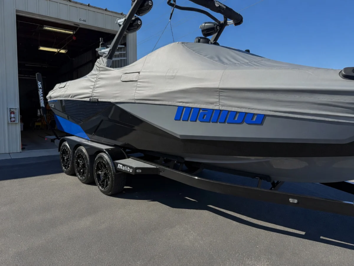 2022 Malibu Boats Wakesetter 25 LSV