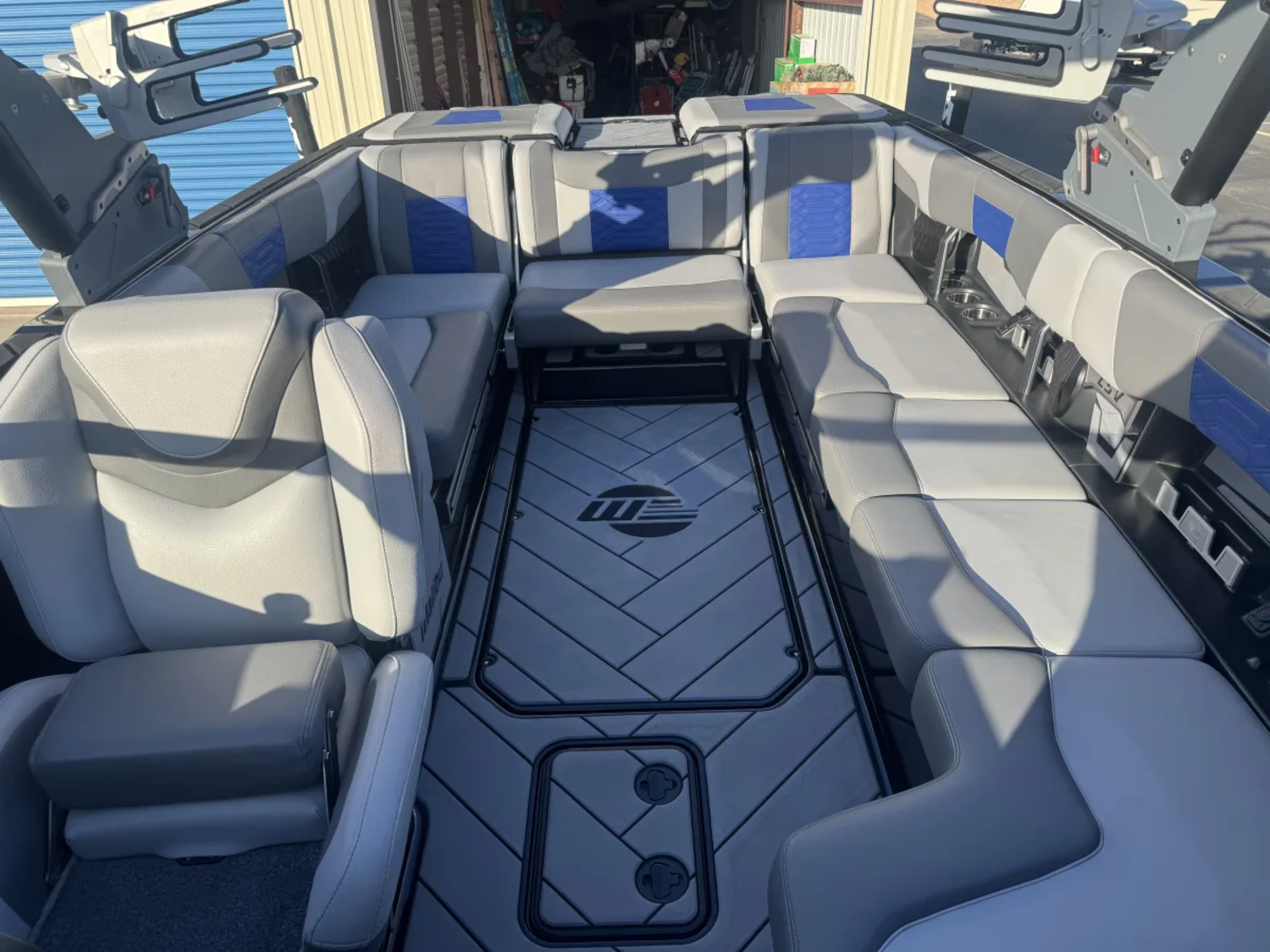 2022 Malibu Boats Wakesetter 25 LSV