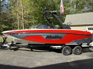 2023 Malibu Boats Wakesetter 23 LSV Icon