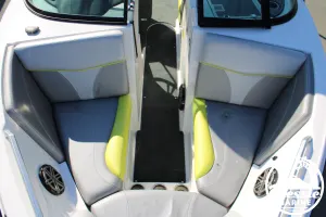 2017-mastercraft-xt21-131340-image22