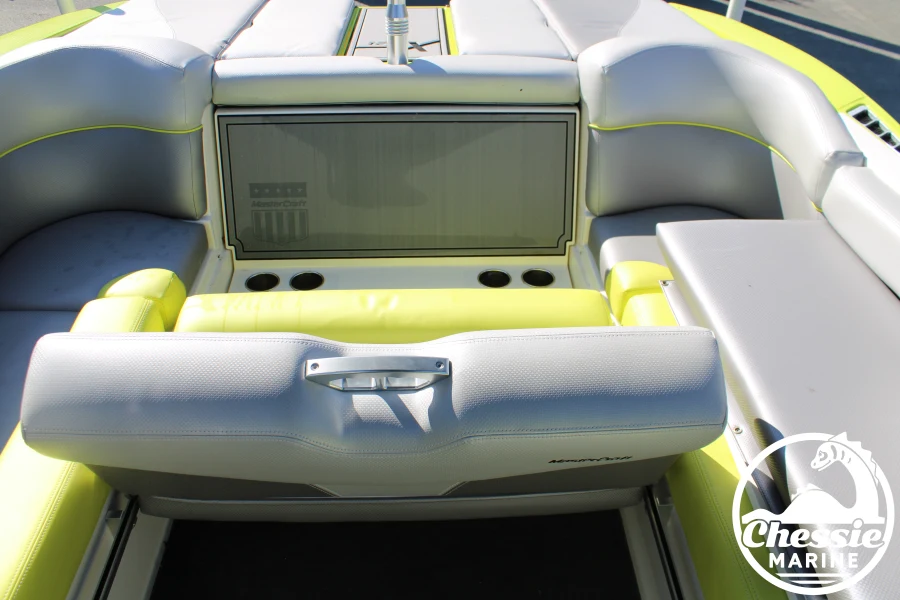 2017-mastercraft-xt21-131340-image24