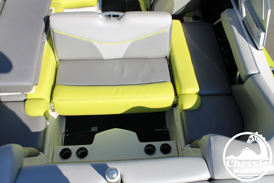 2017-mastercraft-xt21-131340-image25