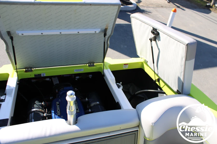 2017-mastercraft-xt21-131340-image26