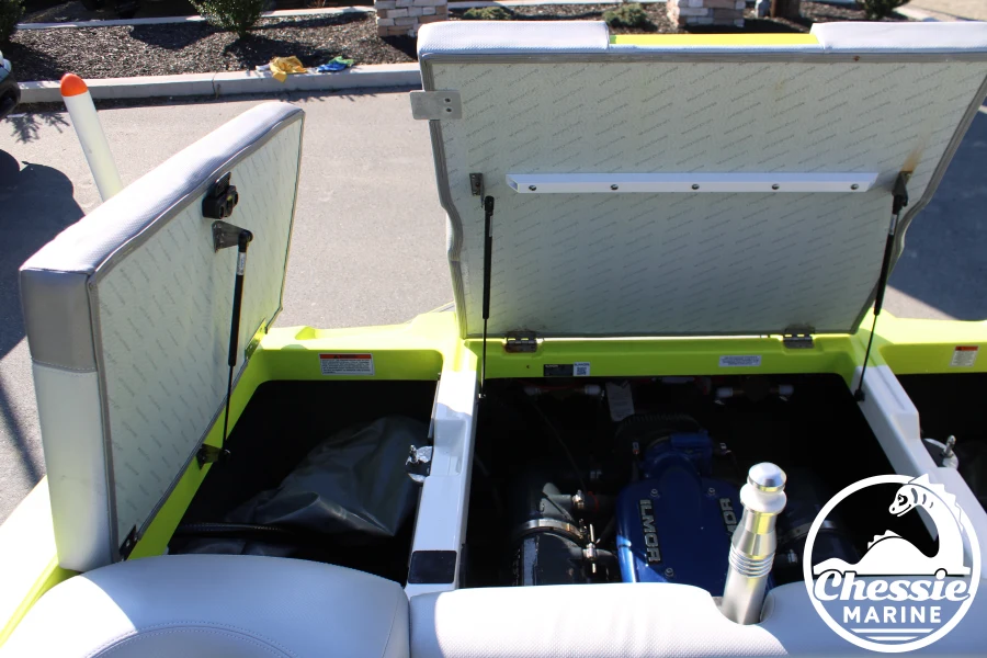 2017-mastercraft-xt21-131340-image27