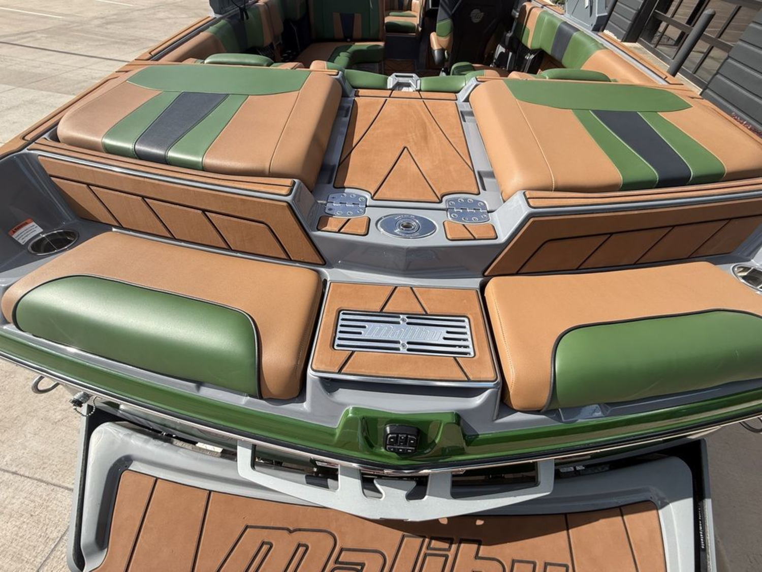 2023 Malibu Boats 23 LSV