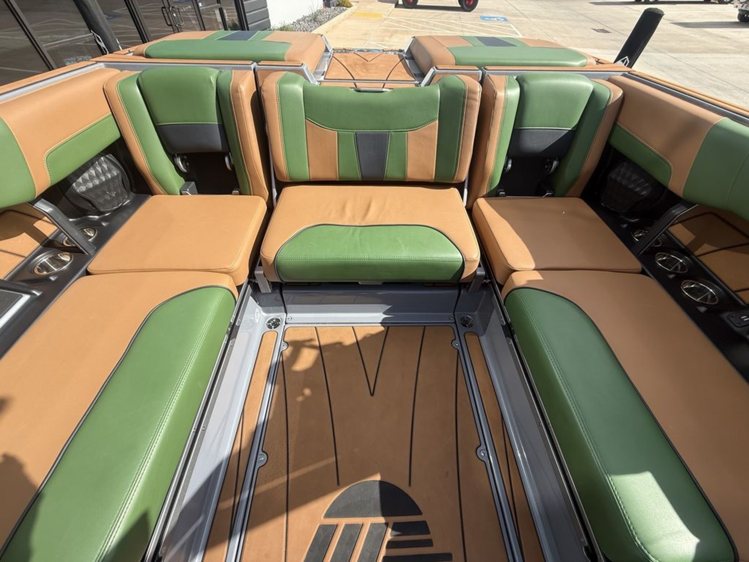 2023 Malibu Boats 23 LSV