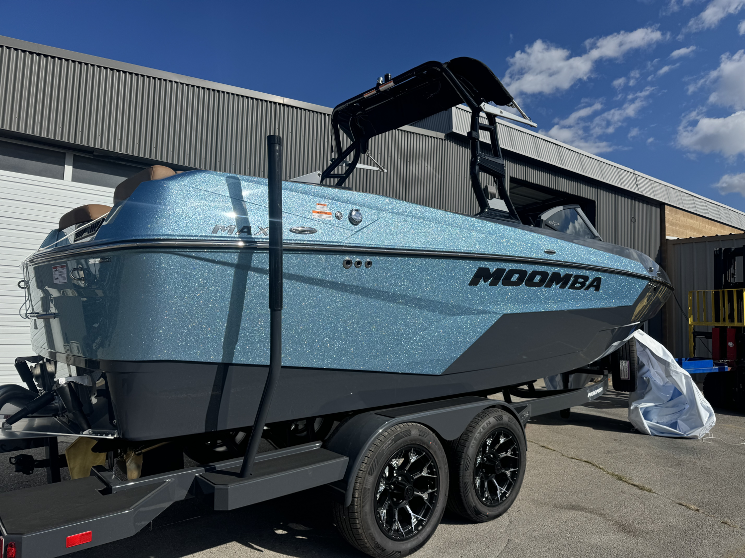 2025 MOOMBA MAX
