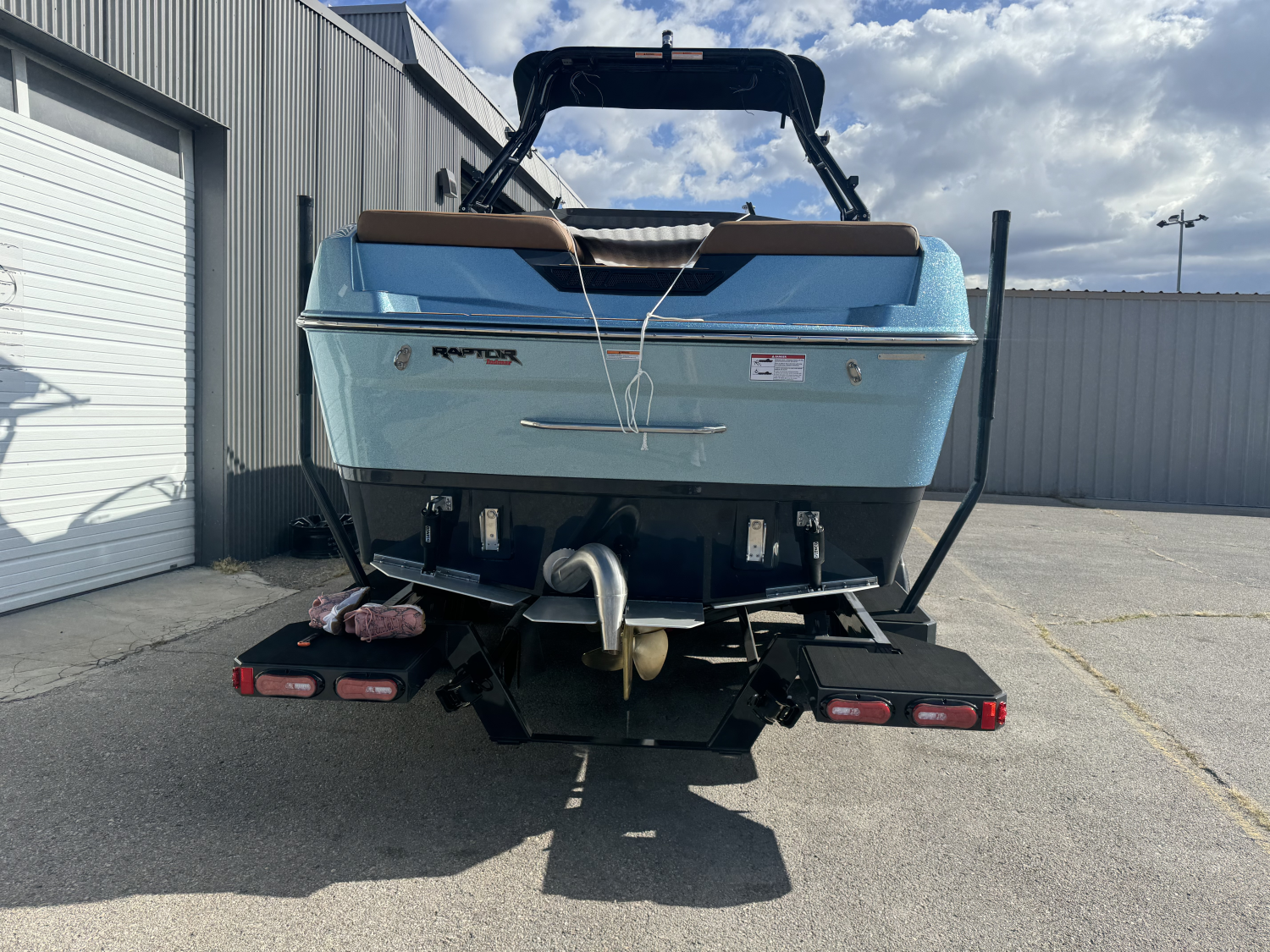2025 MOOMBA MAX