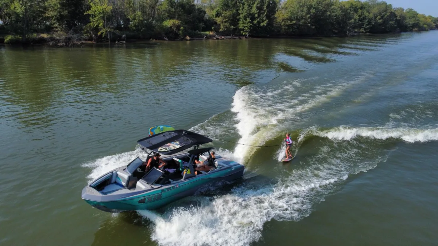 2022 Axis Boats T250