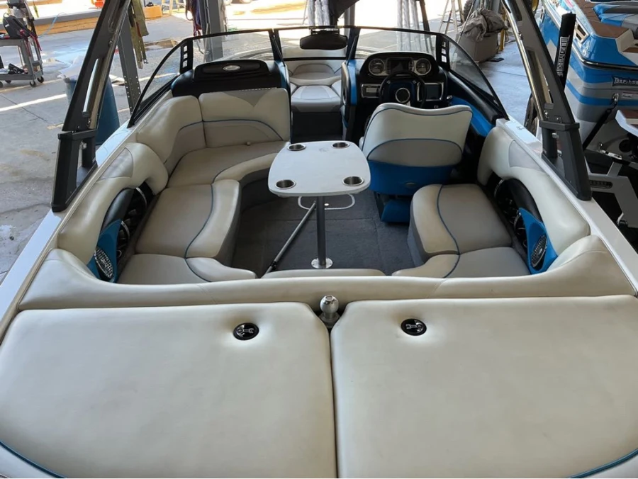 2013 Malibu Boats Wakesetter VLX for sale in Oconomowoc, Wisconsin