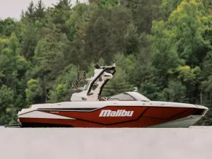 2025 Malibu Boats M230 Icon
