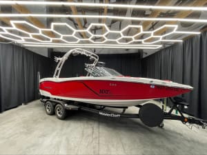 2016-mastercraft-nxt22-130036-image1