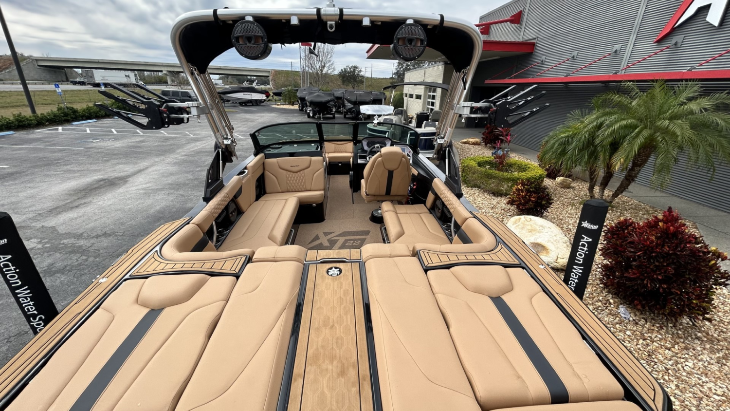 2023 MasterCraft XT22