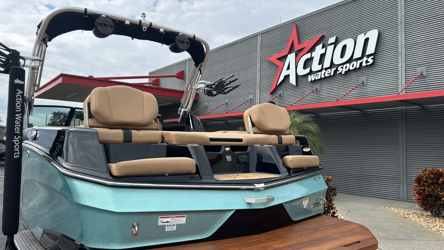 2023 MasterCraft XT22