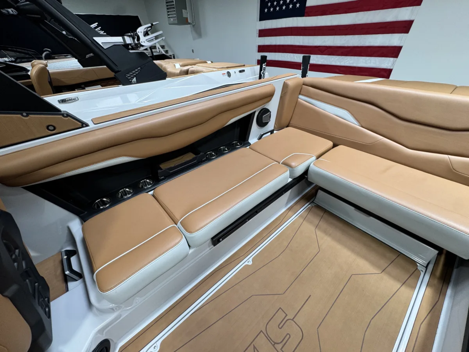 2024 Axis T235 M6  Loaded Clean Boat