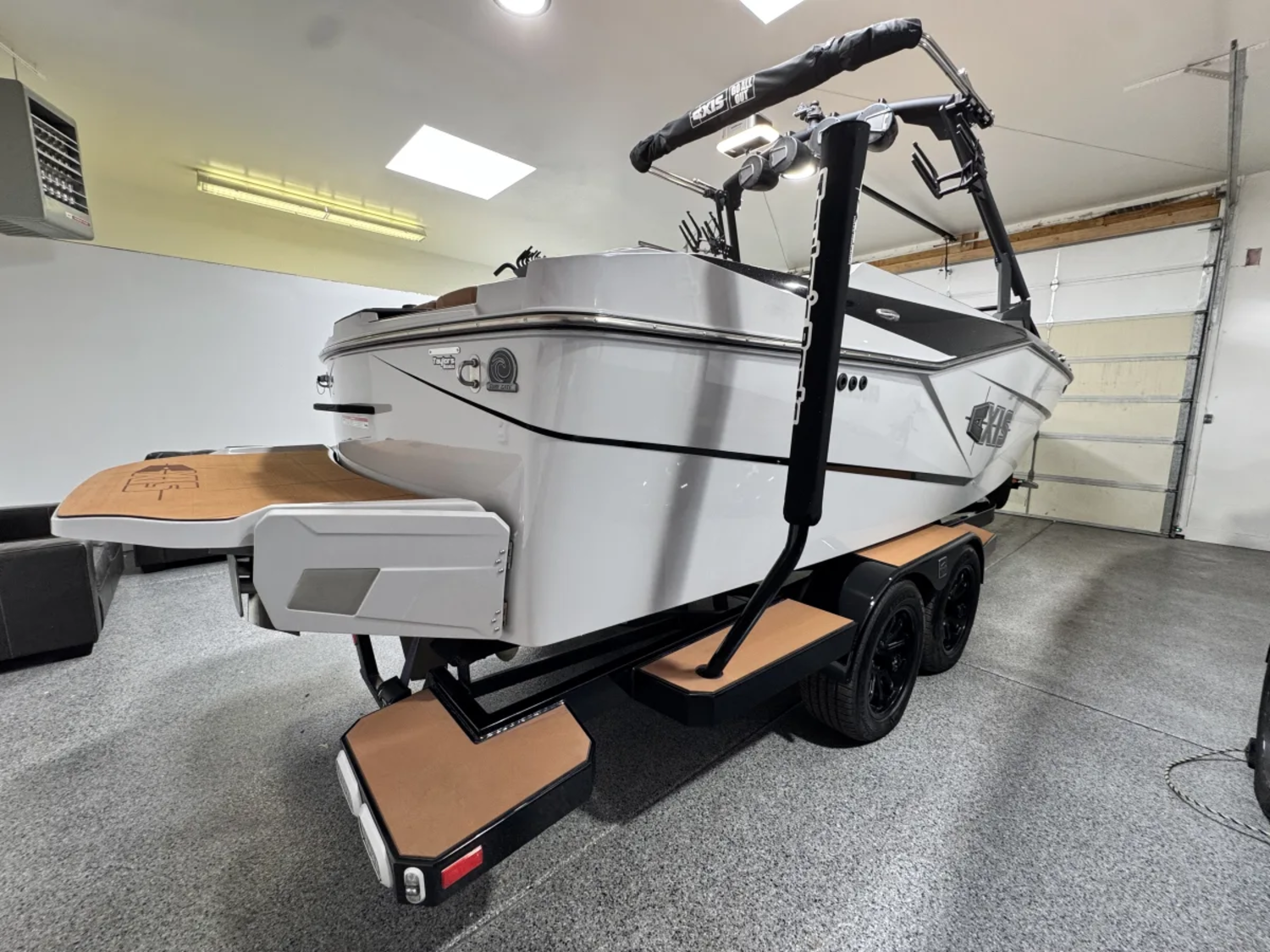 2024 Axis T235 M6  Loaded Clean Boat