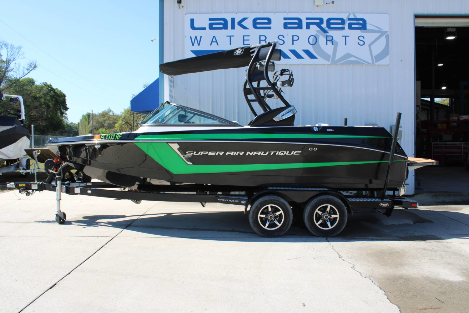 2016 Nautique 210