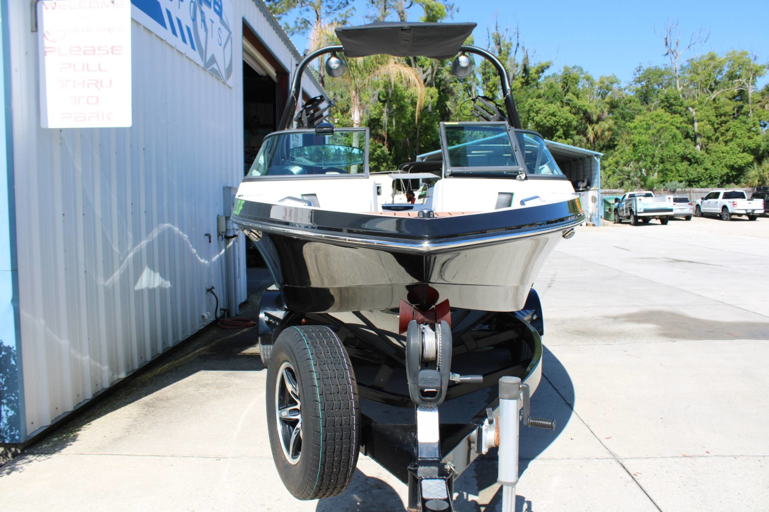 2016 Nautique 210