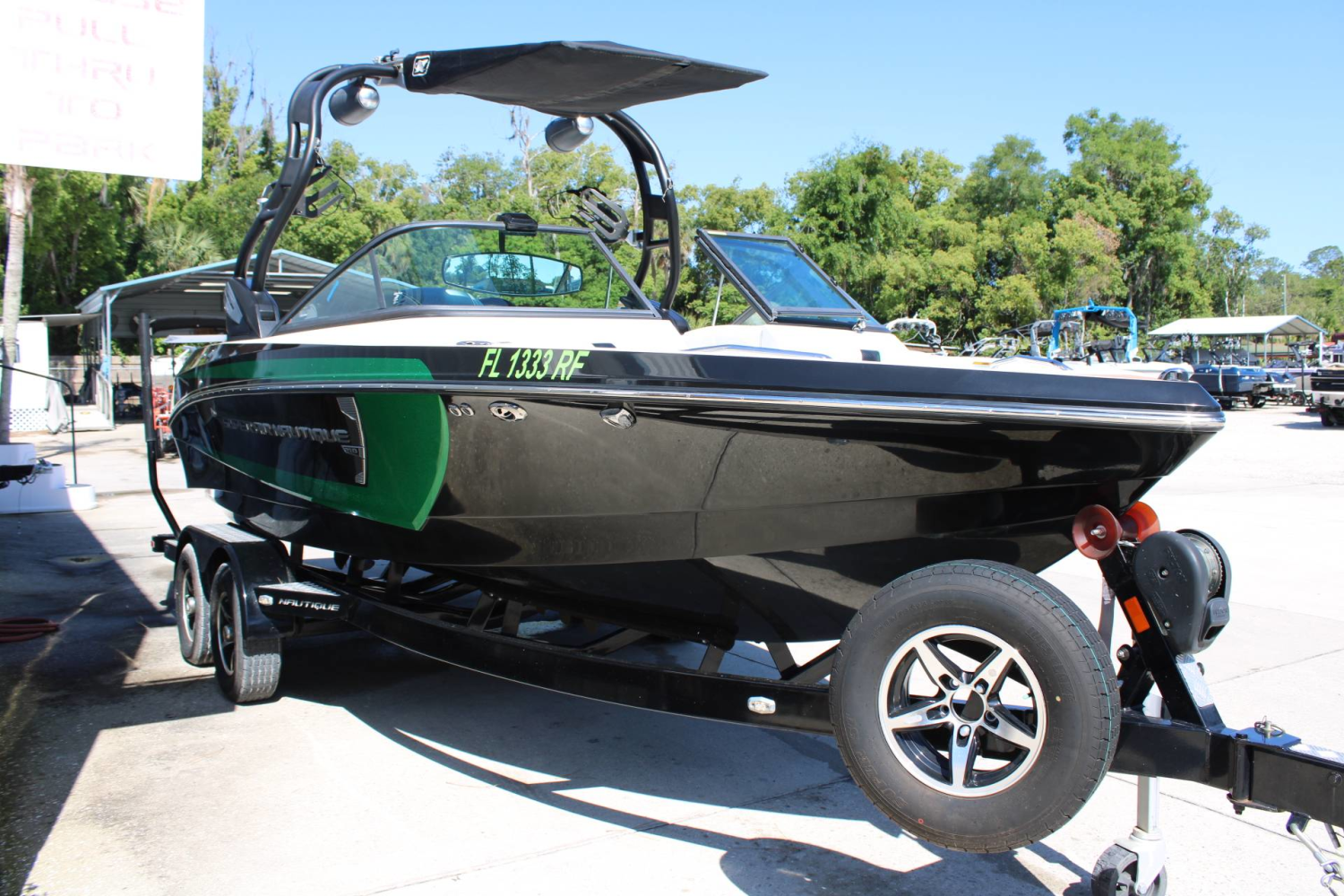2016 Nautique 210