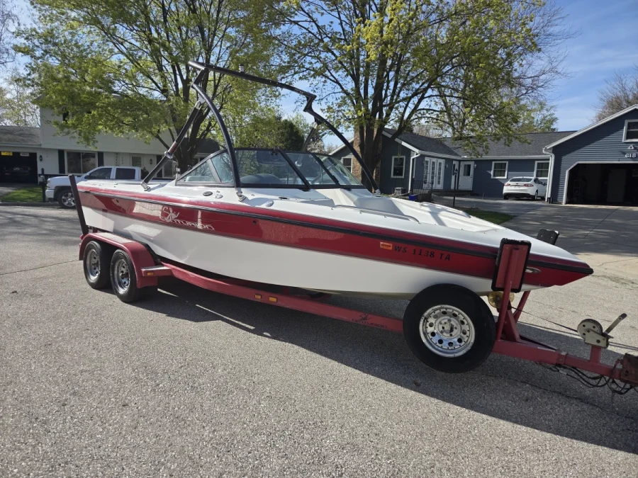2000 Centurion Boats Elite for sale in HORICON, Wisconsin