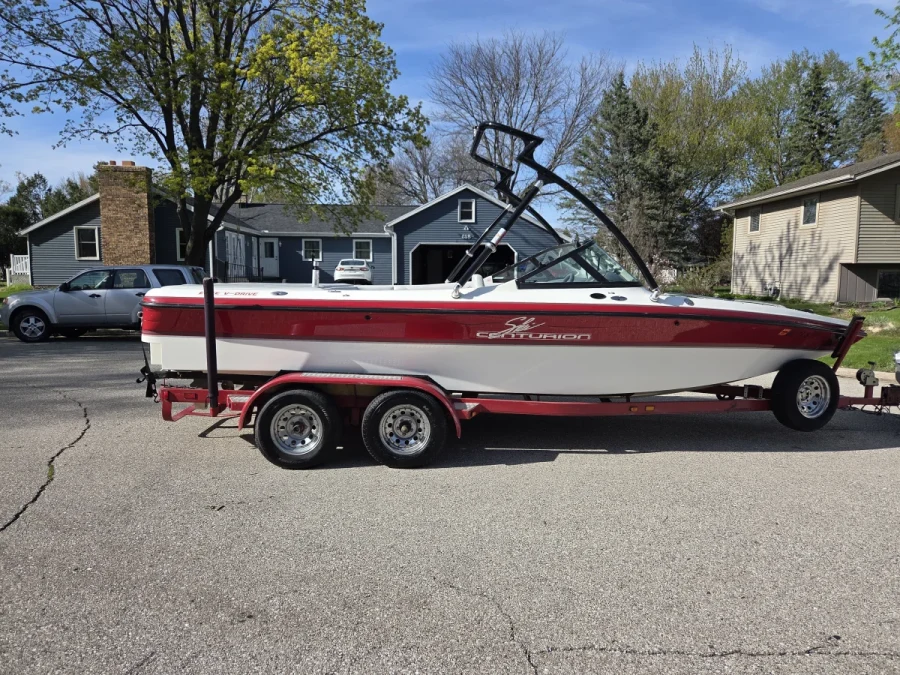 2000 Centurion Boats Elite for sale in HORICON, Wisconsin