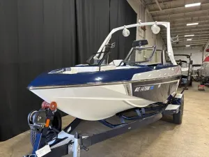 2022 Malibu Boats Wakesetter VTX for sale in Green Lake, Wisconsin