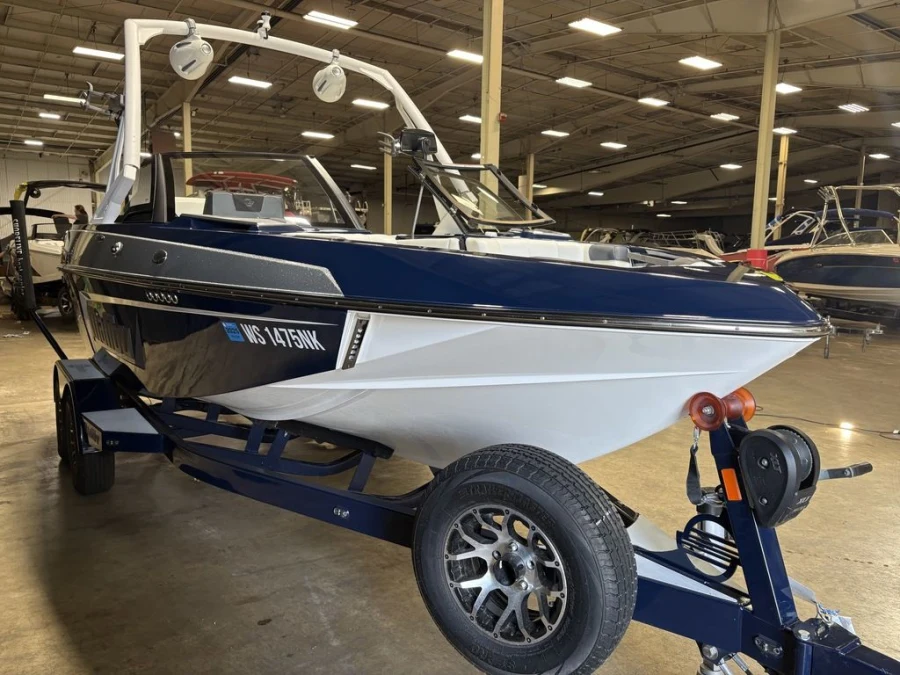 2022 Malibu Boats Wakesetter VTX for sale in Green Lake, Wisconsin