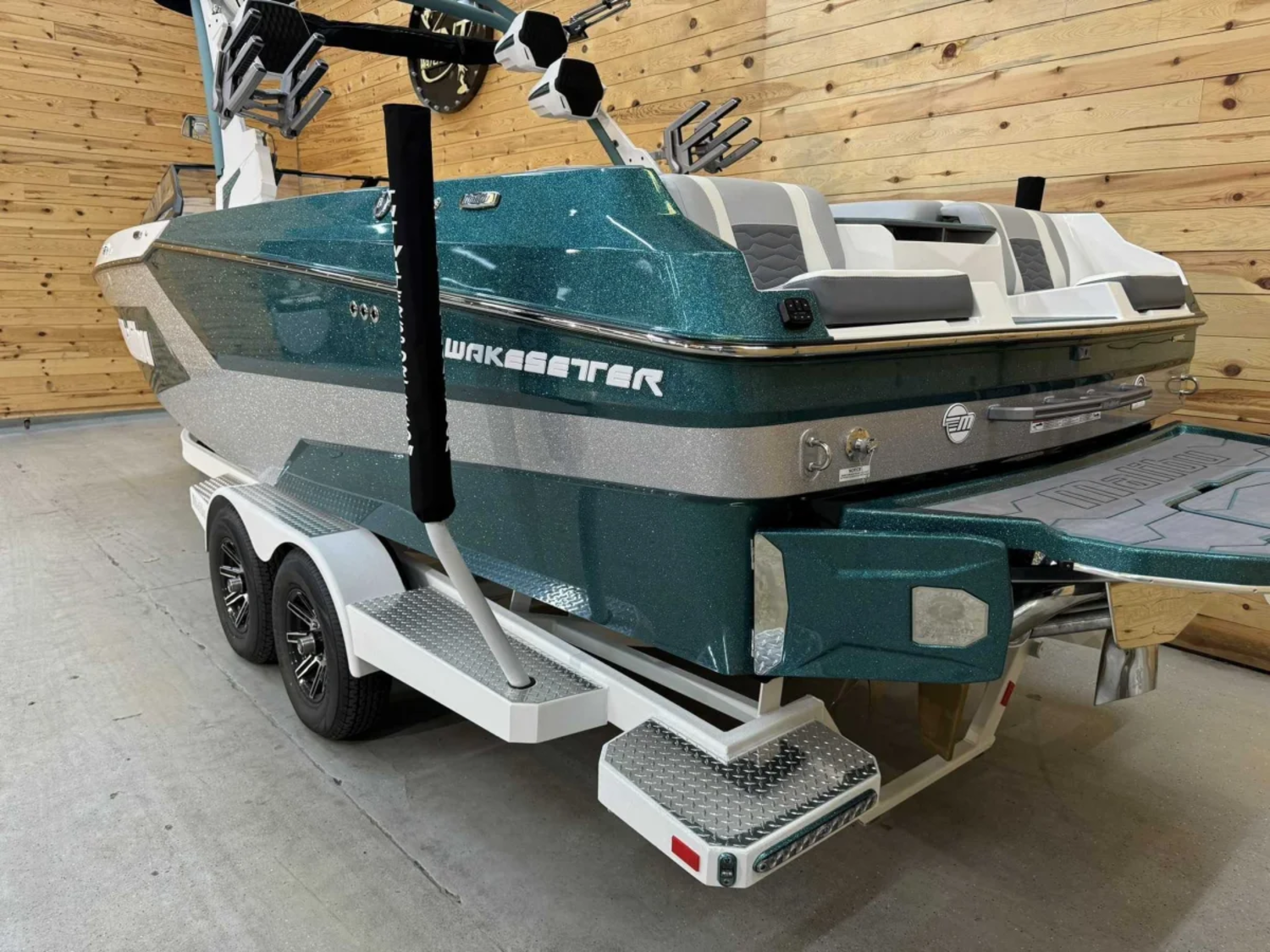 2025 Malibu 24 MXZ Like New