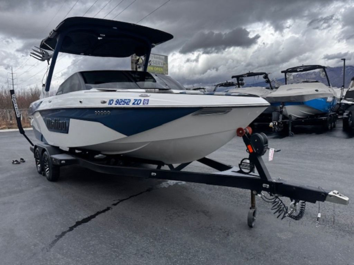 2022 Malibu Boats 23 LSV
