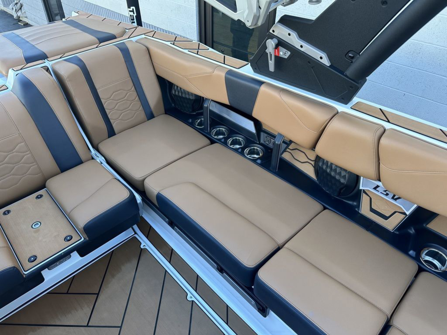 2024 Malibu Boats 23 LSV