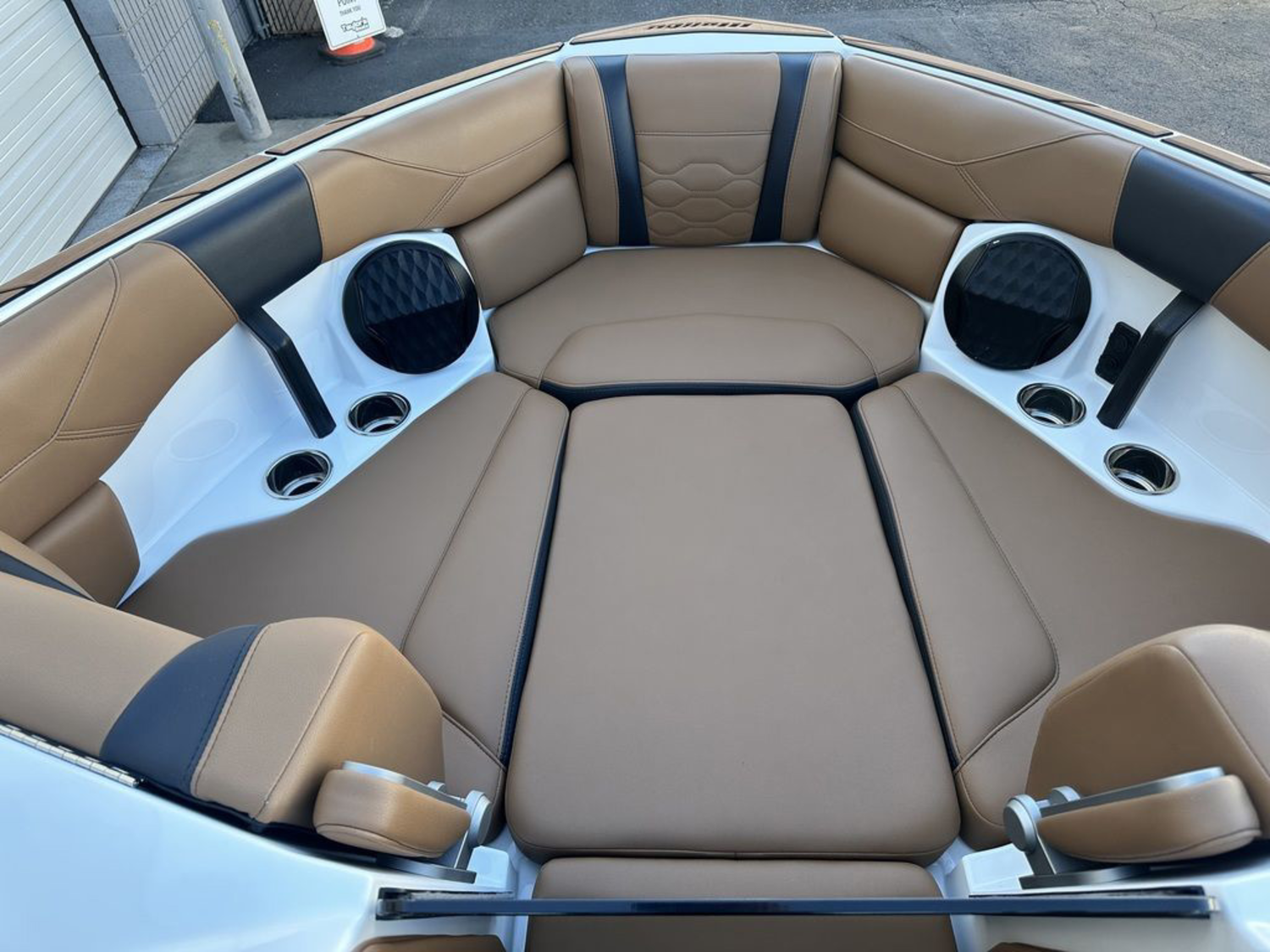 2024 Malibu Boats 23 LSV