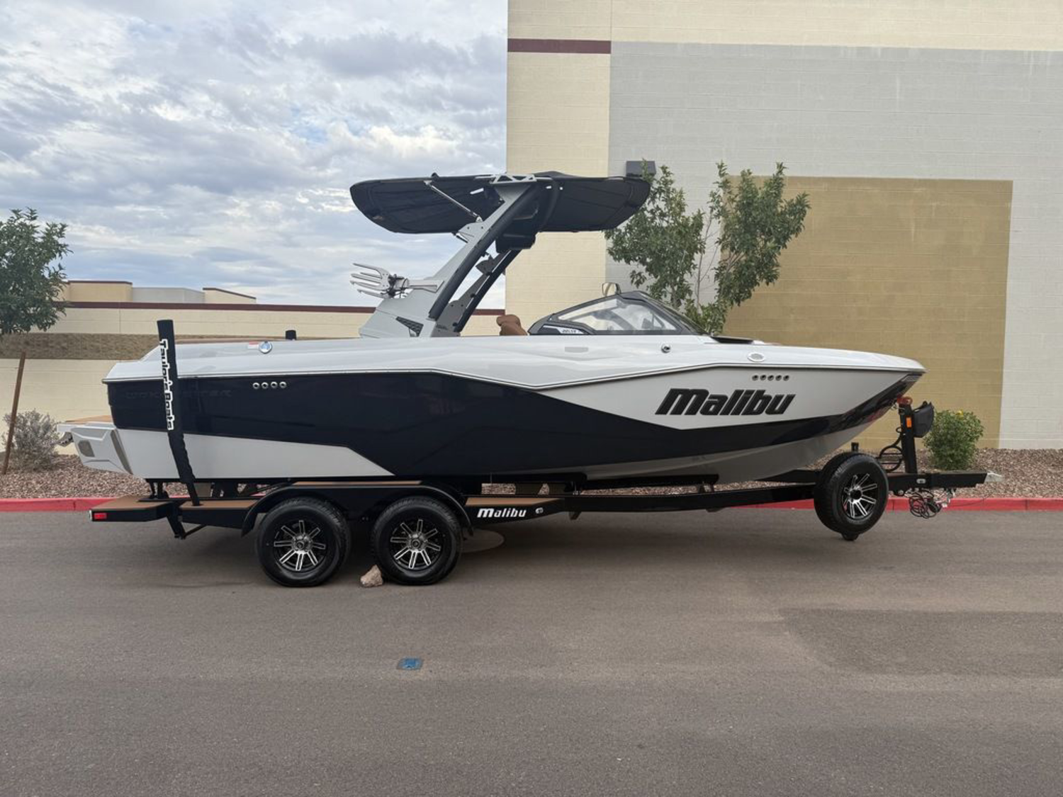 2025 Malibu Boats 22 LSV