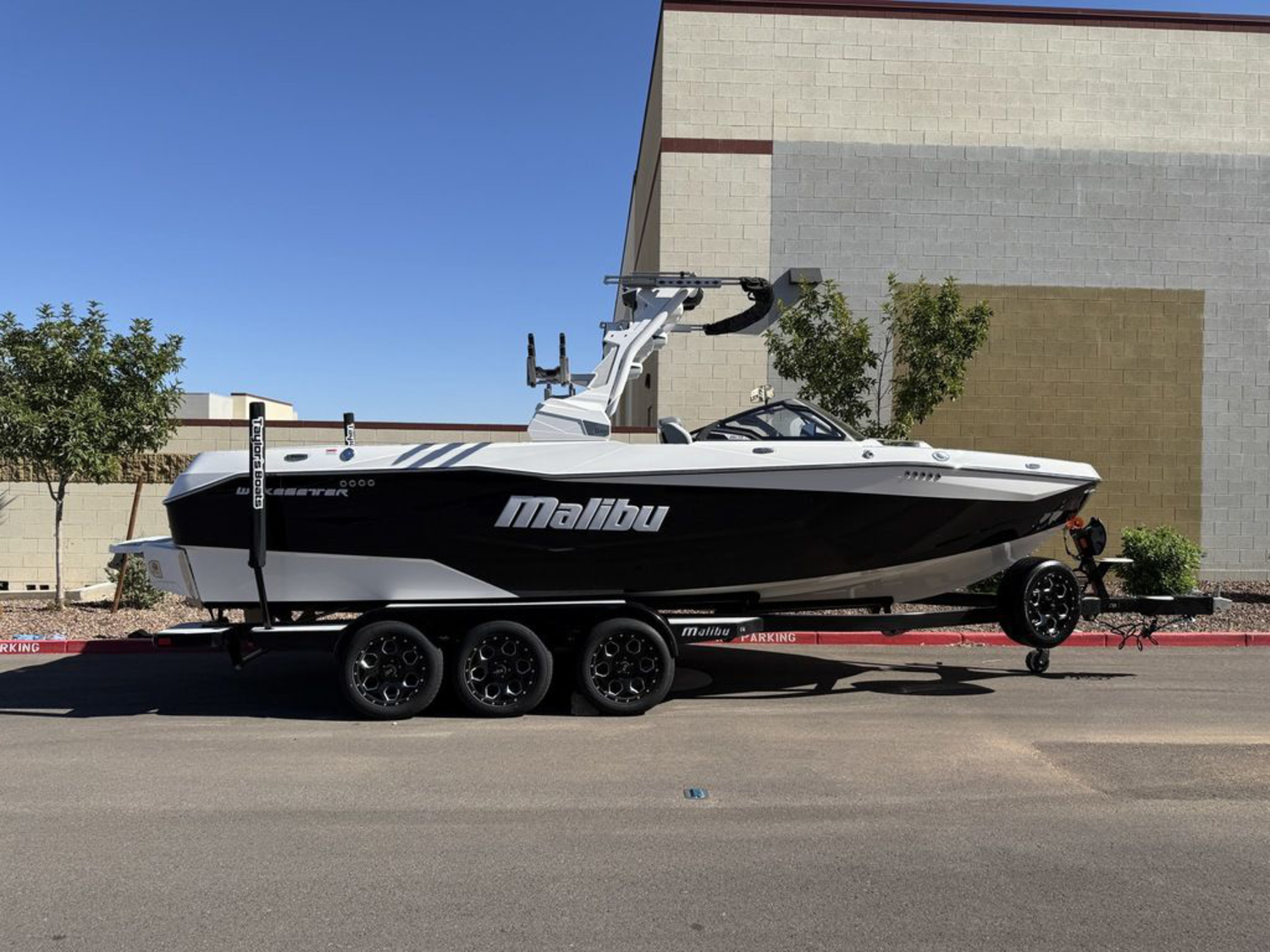 2025 Malibu Boats 25 LSV