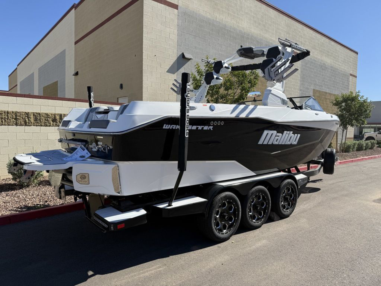 2025 Malibu Boats 25 LSV