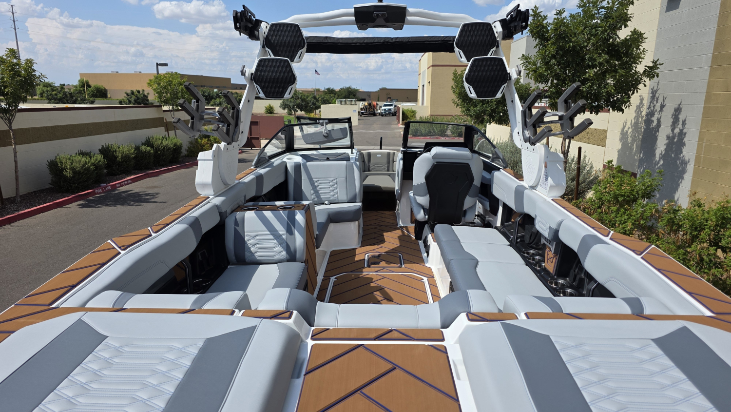2026 Malibu Boats 26 LSV