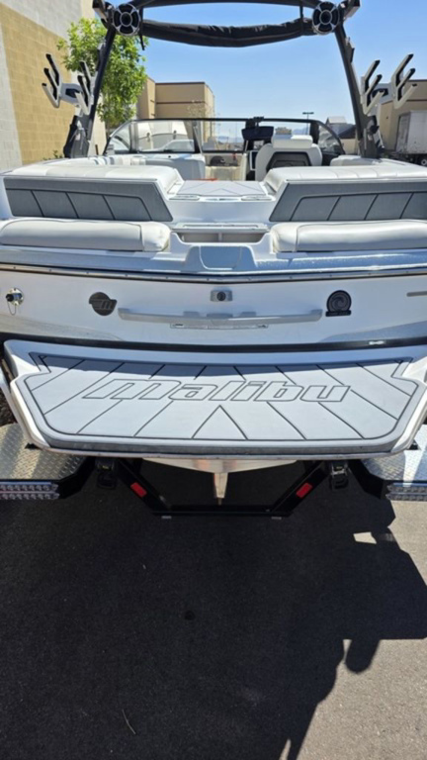 2021 Malibu Boats 23 LSV