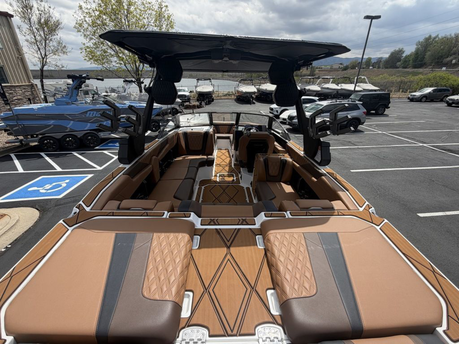 2026 Malibu Boats M242