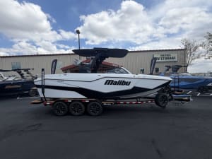 2026 Malibu Boats M242