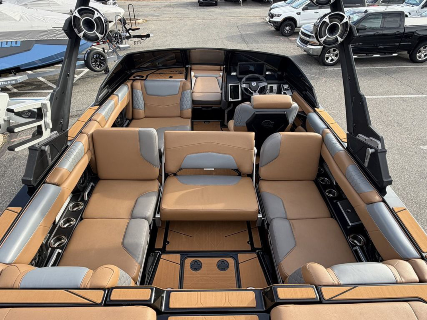 2021 Malibu Boats M220