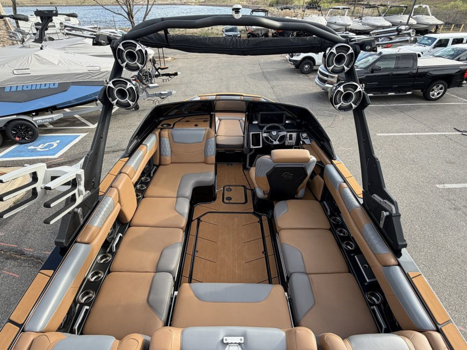 2021 Malibu Boats M220